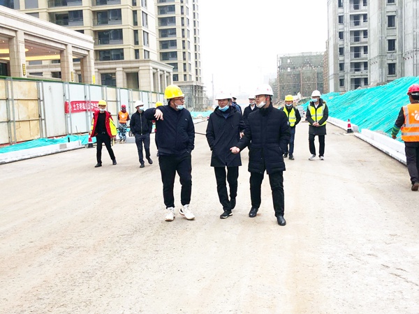 南昌市政建設集團對市政公用城周邊市政道路項目進行質(zhì)量安全進度大檢查6002.jpg