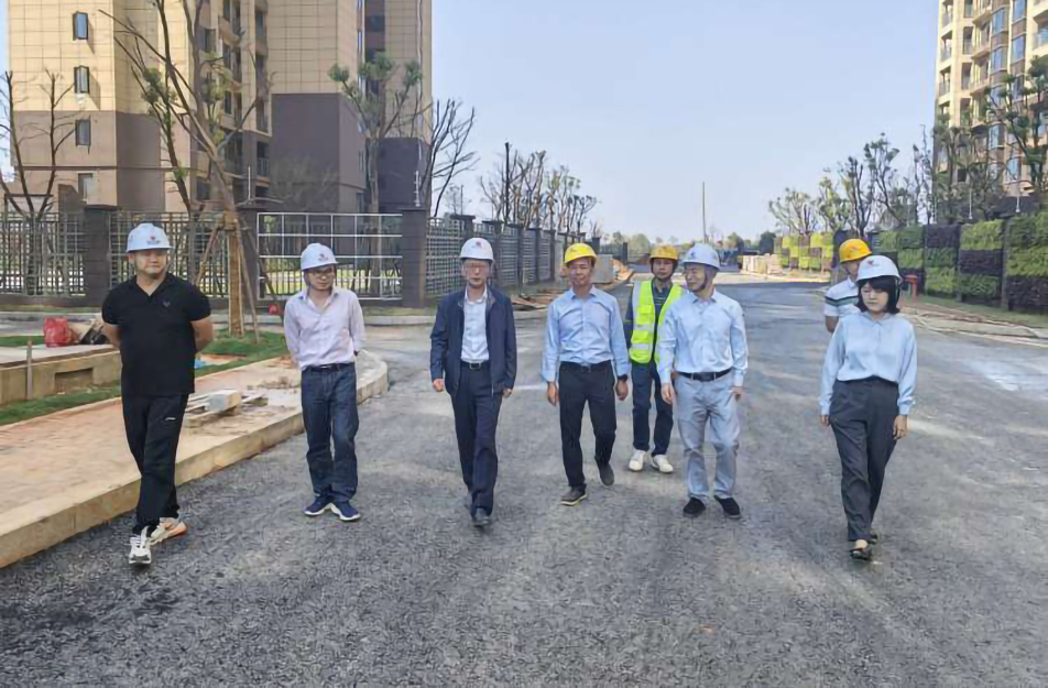 鄭學(xué)平到秦坊安置房項目、杭州路項目調(diào)研