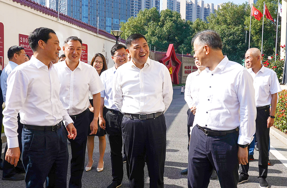 市人大常委會主任李鎮(zhèn)發(fā)率調研組到公司調研基層立法聯系點工作開展情況