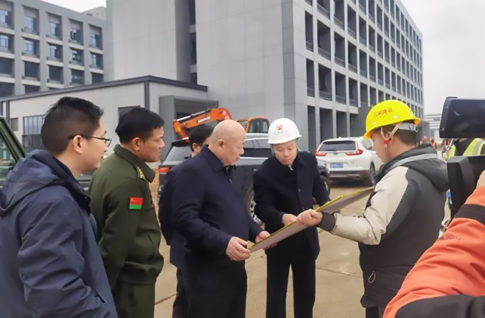 新建區(qū)人大常委會黨組書記、主任錢和平來到市政綠色建材科技產(chǎn)業(yè)園項目調(diào)研
